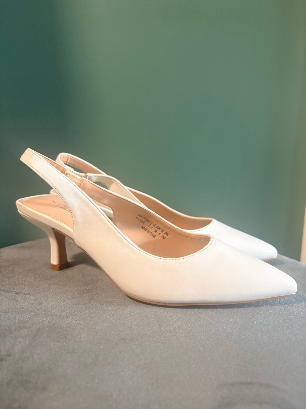 Pointed-Toe White Slingback Kitten Heels - Picture 7 of 7